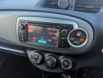 Used Toyota Yaris 2013 for sale - 75975745: Photo