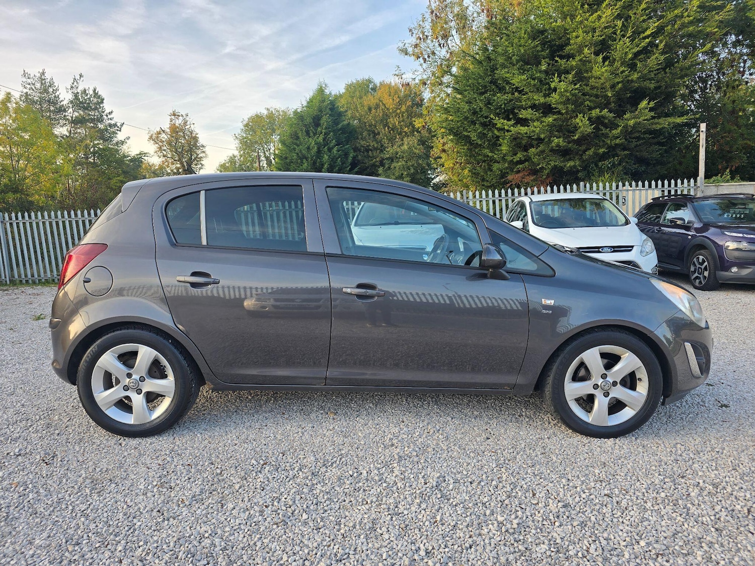 Used Vauxhall Corsa 2011 for sale - 76349446: Photo 2