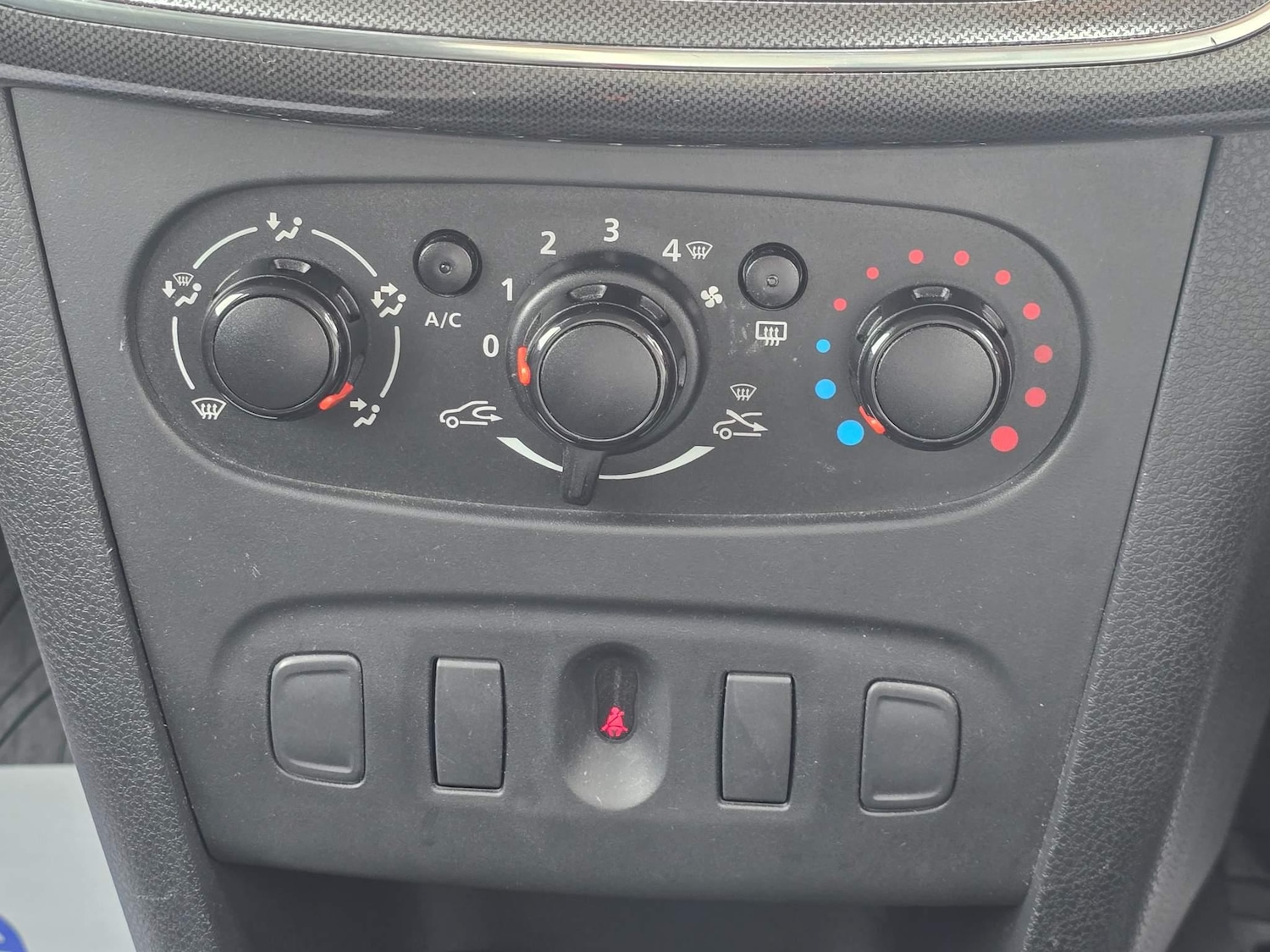 Used Dacia Sandero Stepway 2018 for sale - 77248198: Photo 17