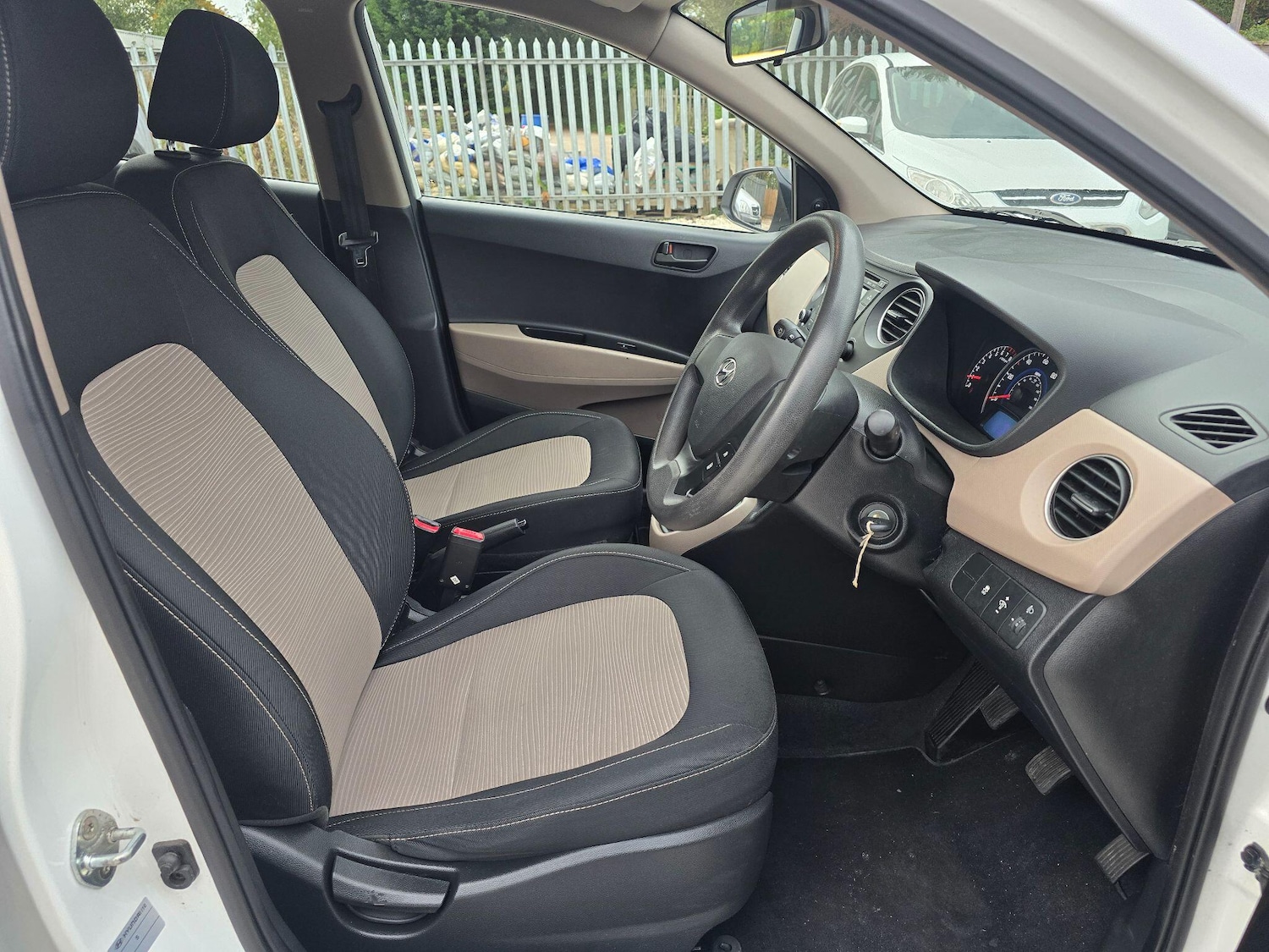 Used Hyundai i10 2016 for sale - 76247427: Photo 11