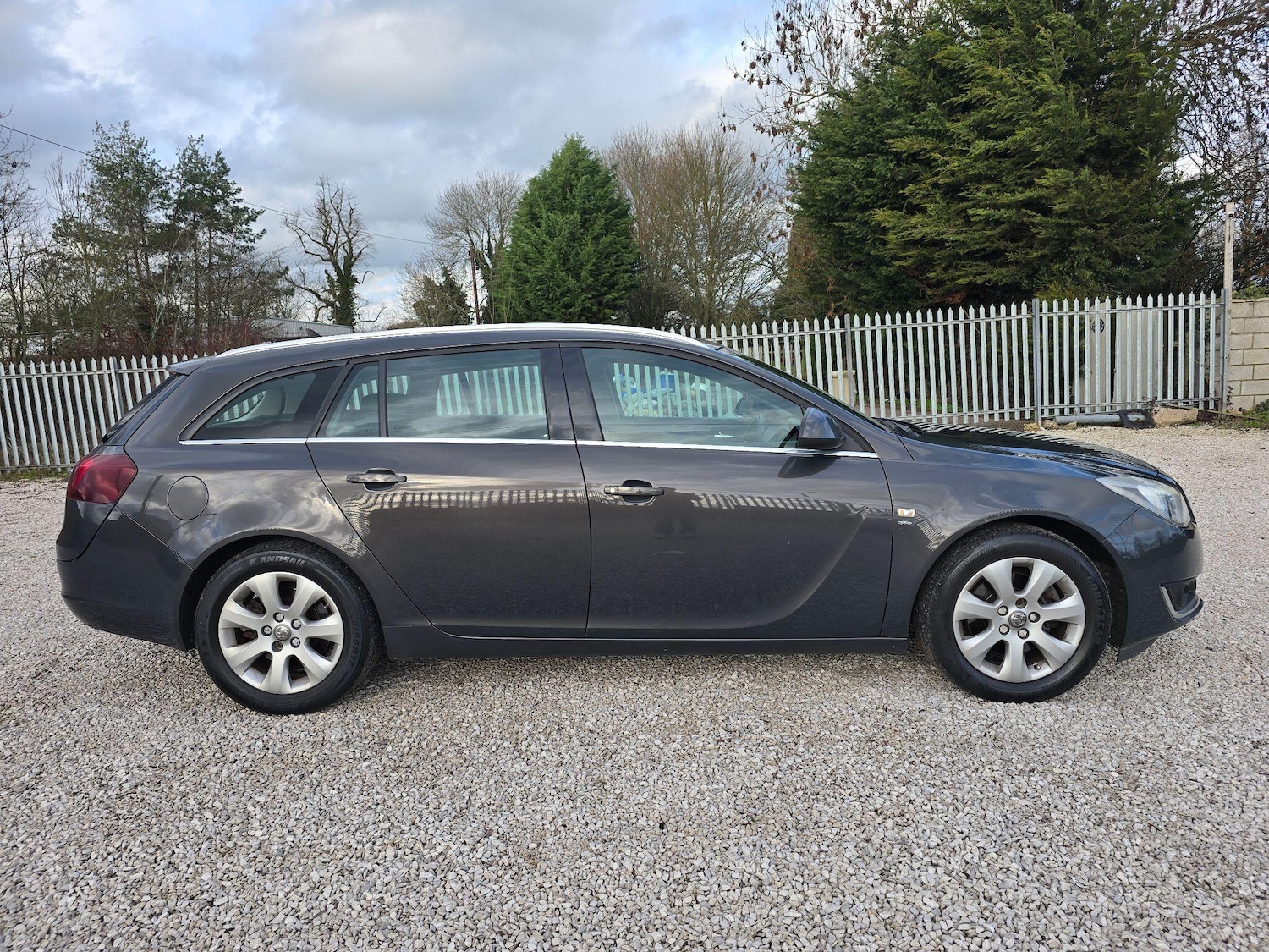 Used Vauxhall Insignia 2016 for sale - 77267838: Photo 2