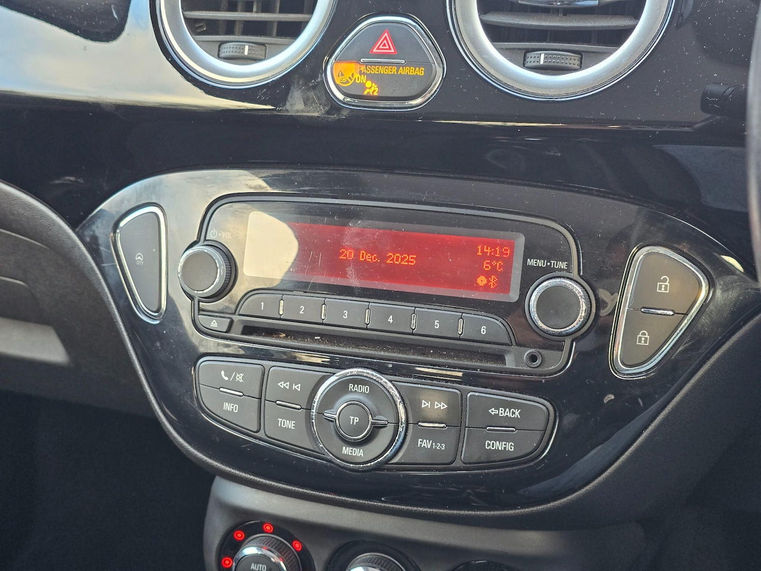 Used Vauxhall ADAM 2015 for sale - 77021083: Photo 19