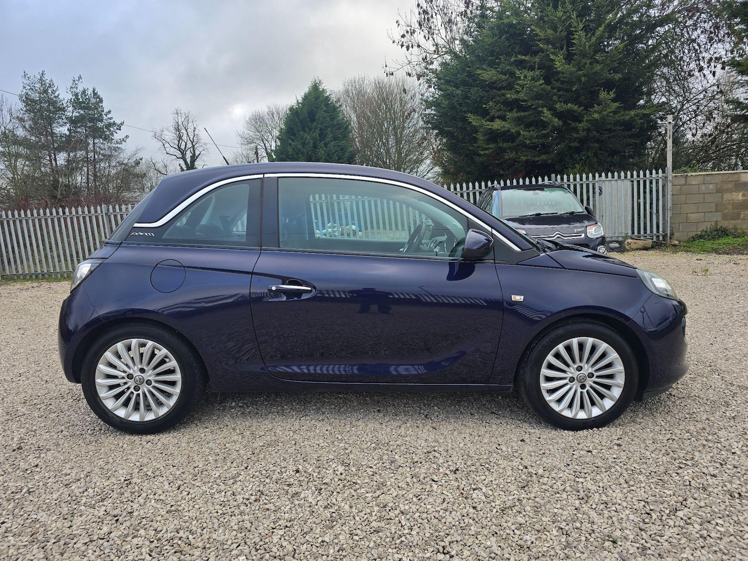 Used Vauxhall ADAM 2015 for sale - 77021083: Photo 2