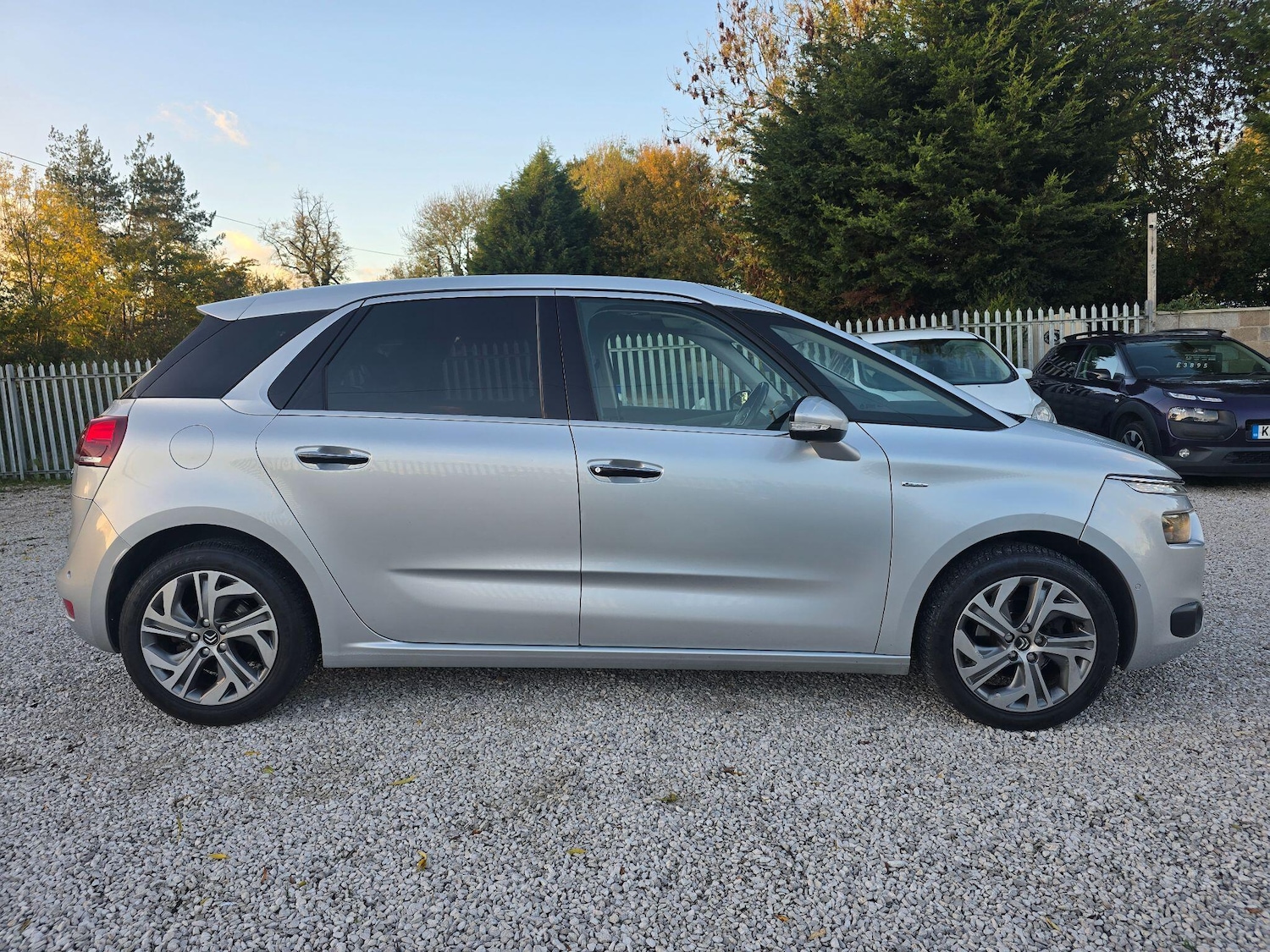 Used Citroen C4 Picasso 2014 for sale - 76377365: Photo 2