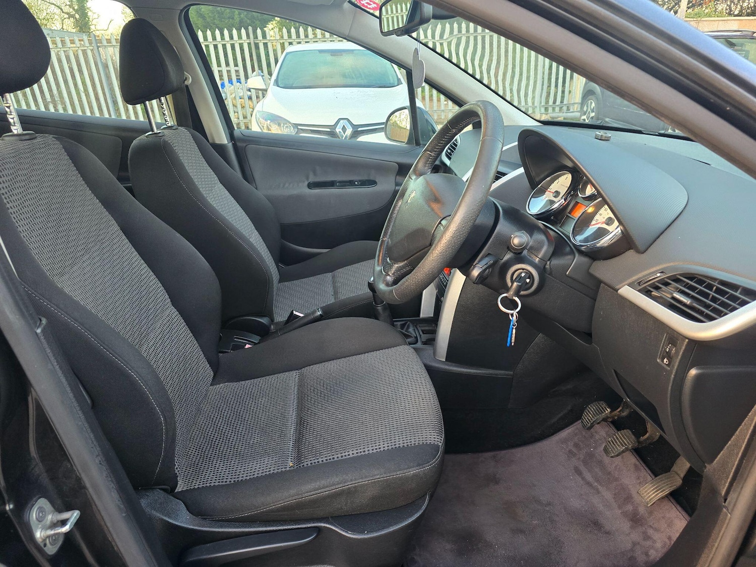 Used Peugeot 207 2010 for sale - 76633972: Photo 10