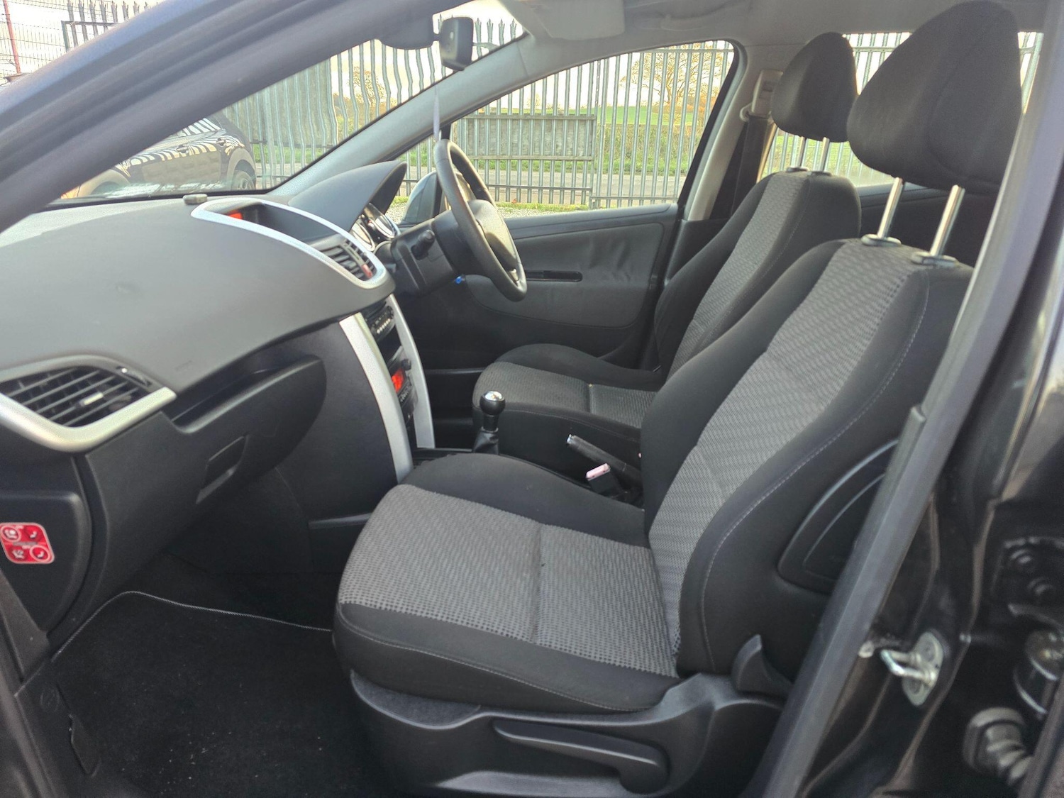 Used Peugeot 207 2010 for sale - 76633972: Photo 12