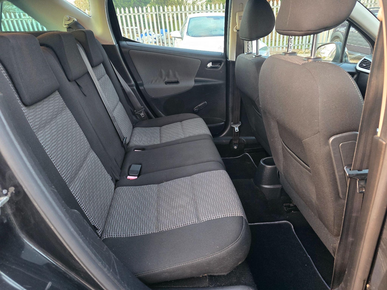 Used Peugeot 207 2010 for sale - 76633972: Photo 14