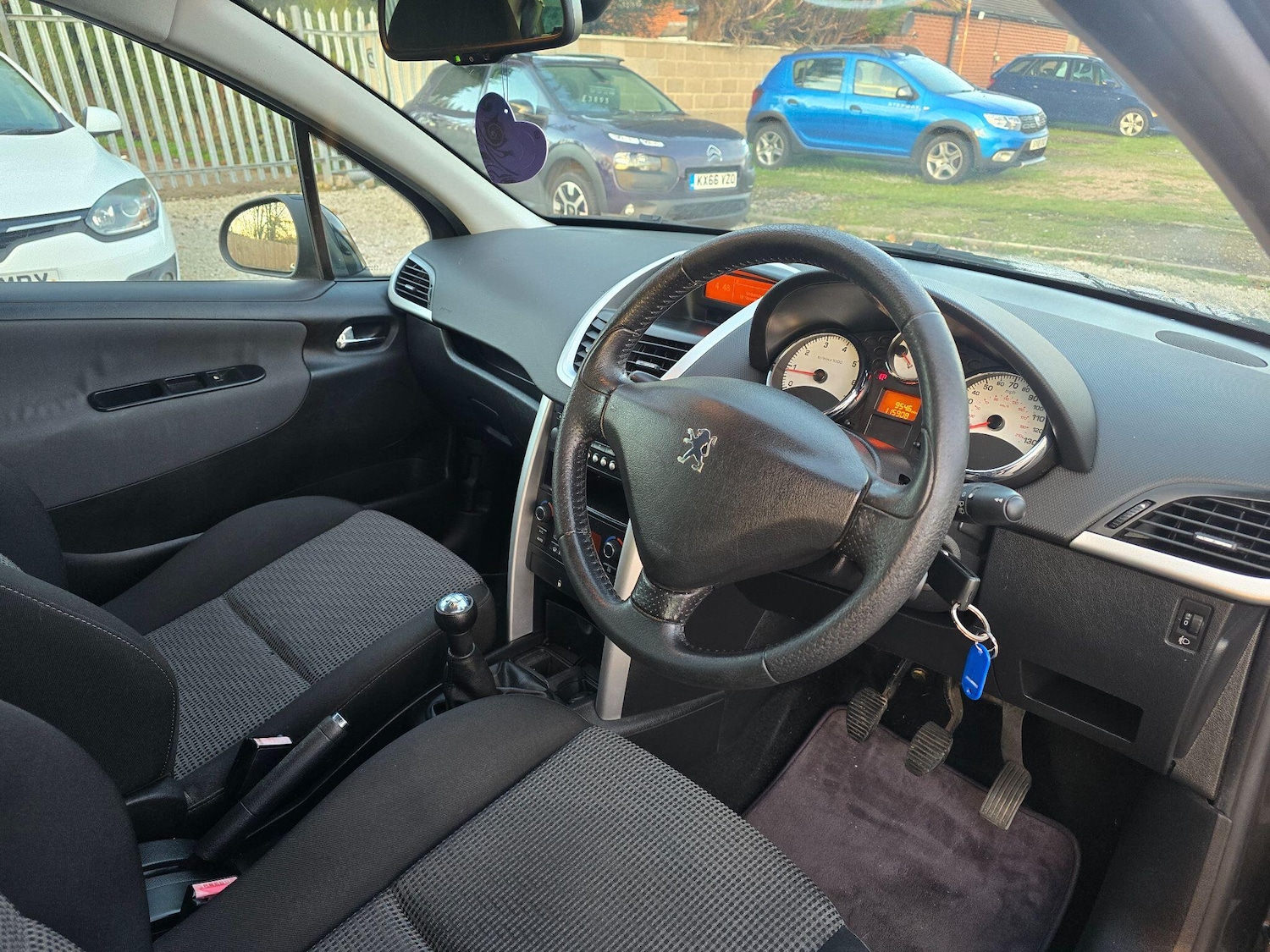 Used Peugeot 207 2010 for sale - 76633972: Photo 9