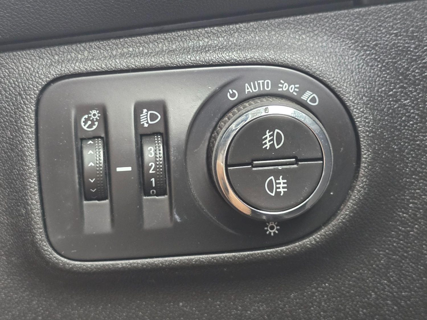 Used Vauxhall Corsa 2016 for sale - 77982547: Photo 24