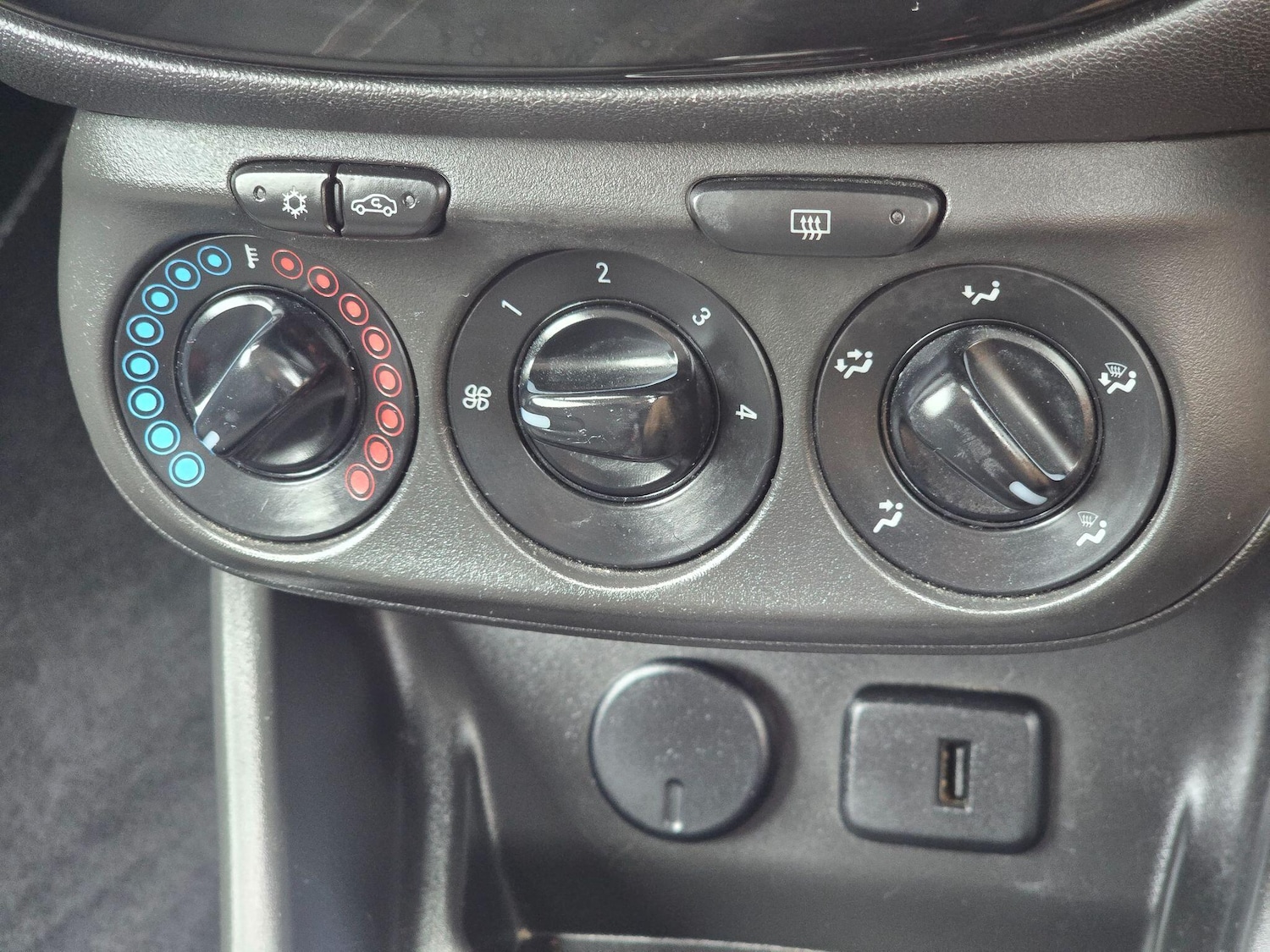 Used Vauxhall Corsa 2016 for sale - 77982547: Photo 25