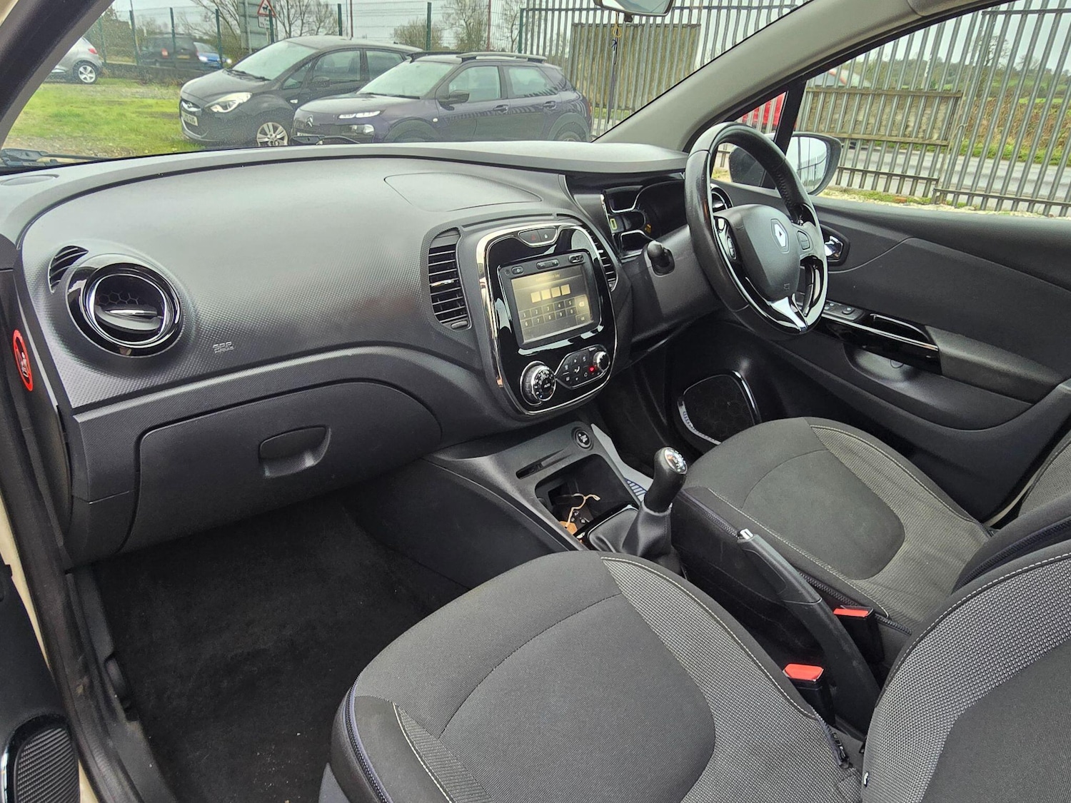 Used Renault Captur 2015 for sale - 77057524: Photo 12