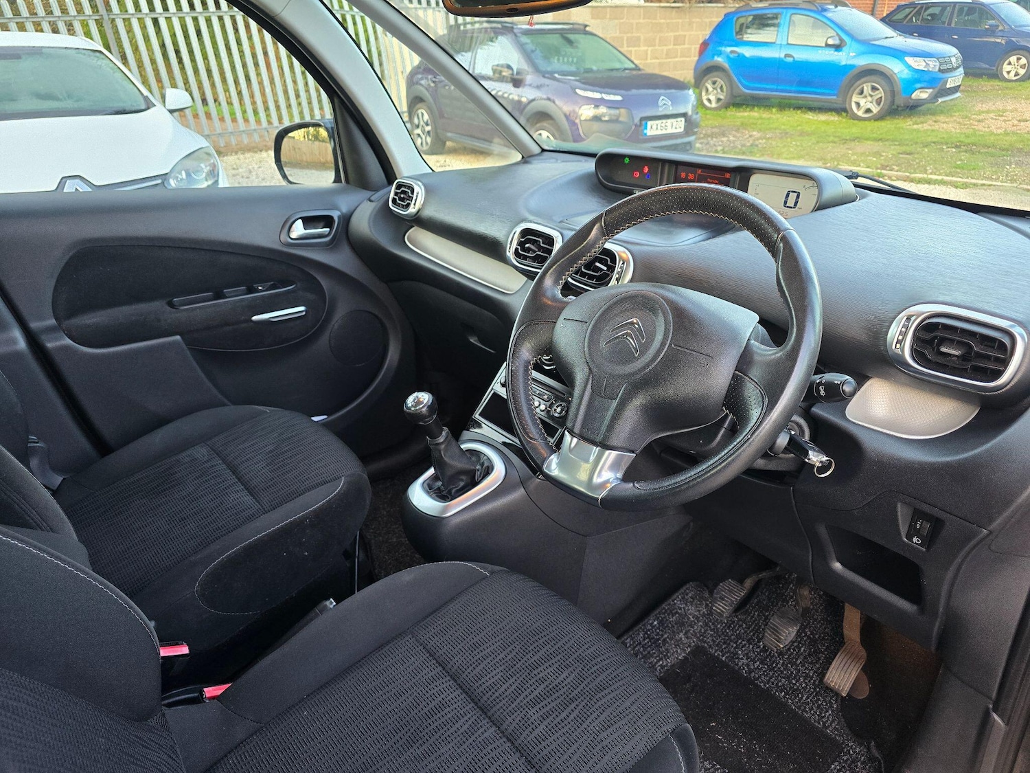 Used Citroen C3 Picasso 2013 for sale - 76572219: Photo 10