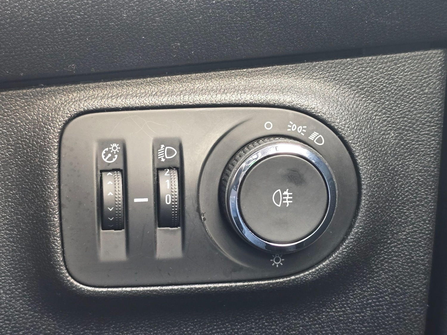 Used Vauxhall ADAM 2015 for sale - 77993540: Photo 27