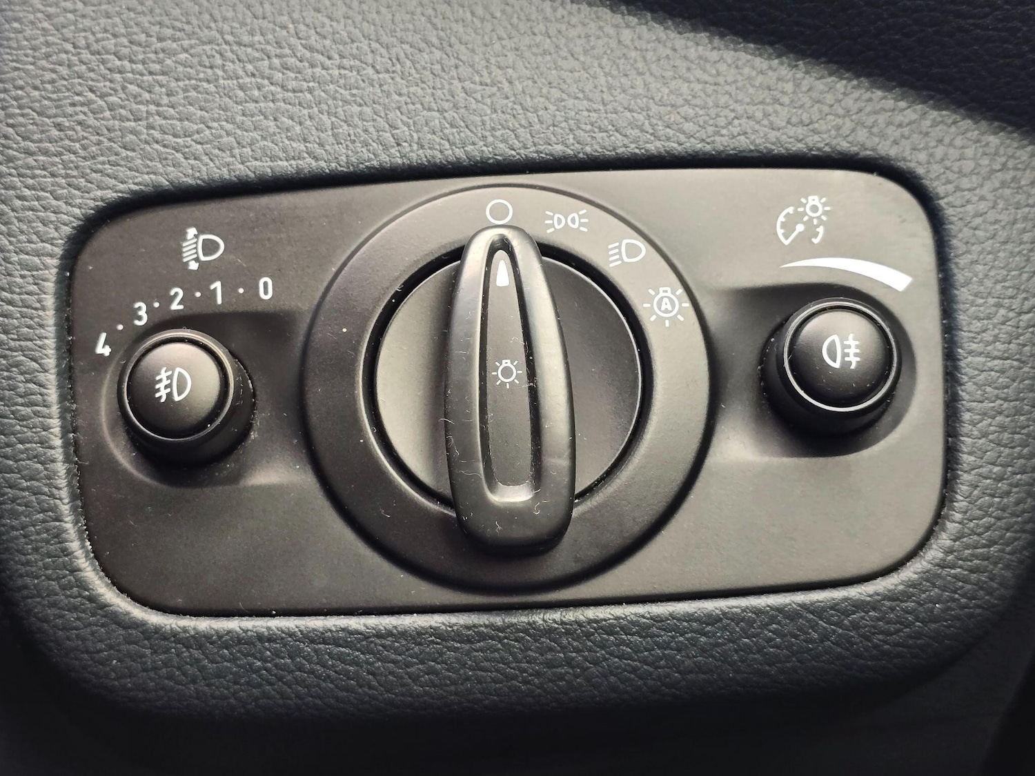 Used Ford C-Max 2013 for sale - 77248190: Photo 32