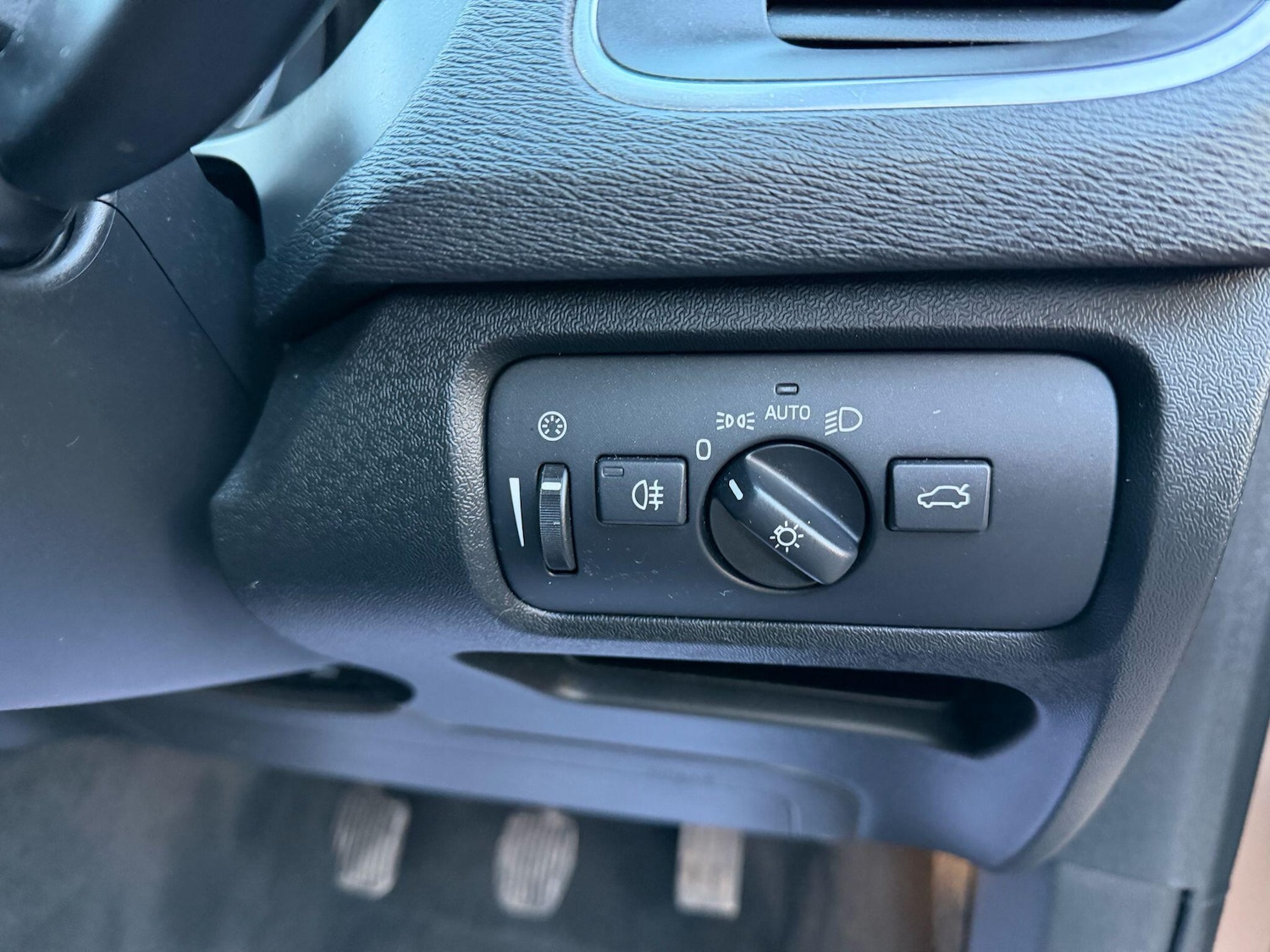 Used Volvo V40 Cross Country 2015 for sale - 76753269: Photo 19