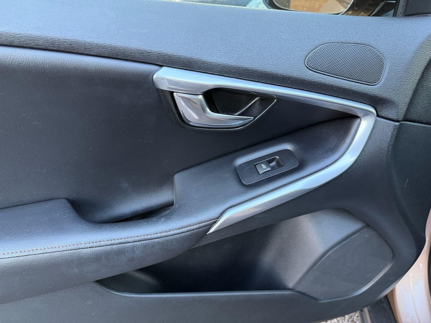 Used Volvo V40 Cross Country 2015 for sale - 76753269: Photo 24