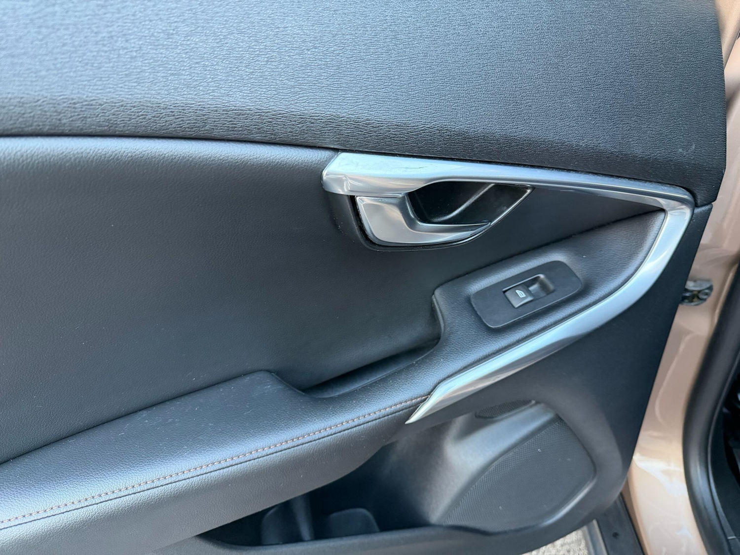 Used Volvo V40 Cross Country 2015 for sale - 76753269: Photo 25