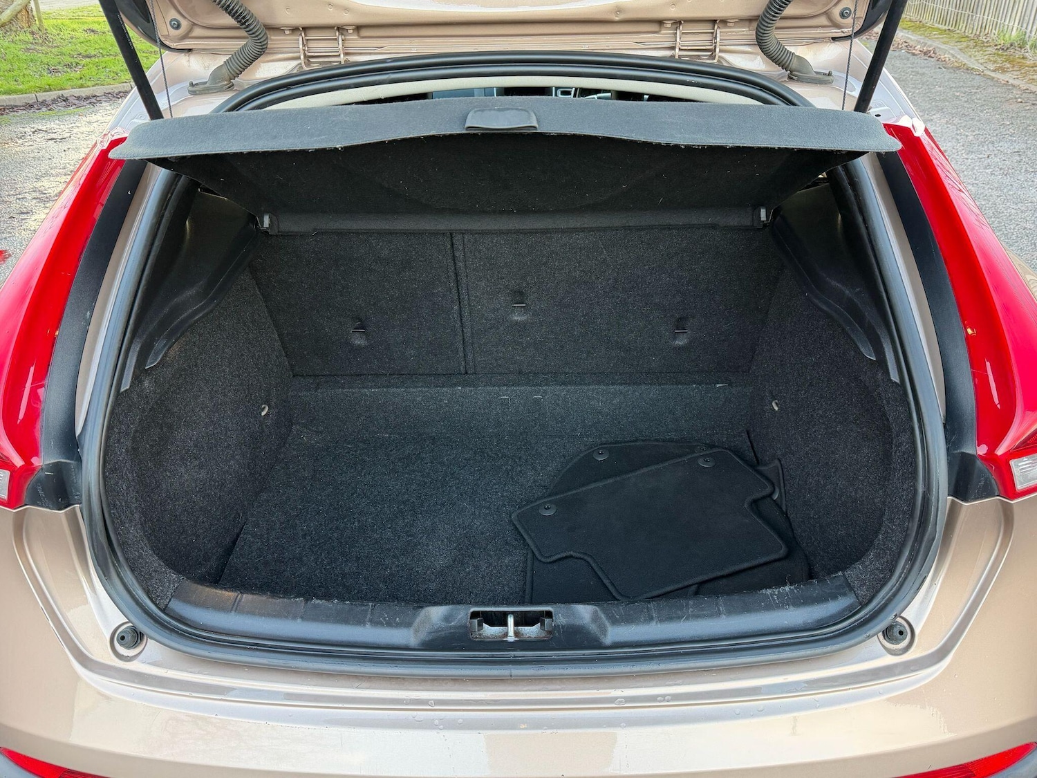 Used Volvo V40 Cross Country 2015 for sale - 76753269: Photo 32