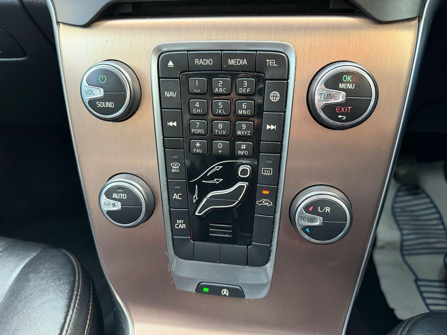 Used Volvo V40 Cross Country 2015 for sale - 76753269: Photo 37