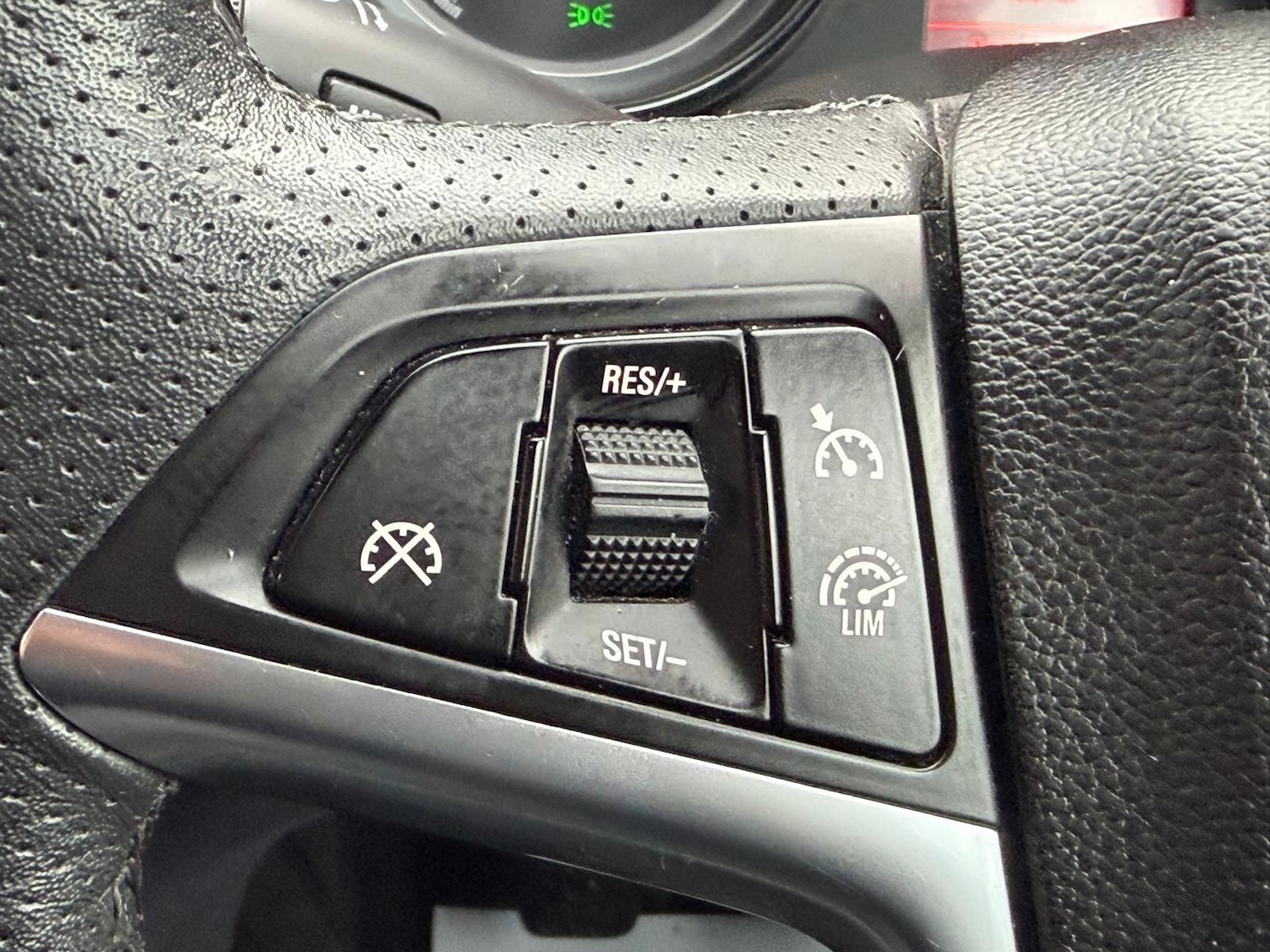 Used Vauxhall Astra 2013 for sale - 77331837: Photo 25