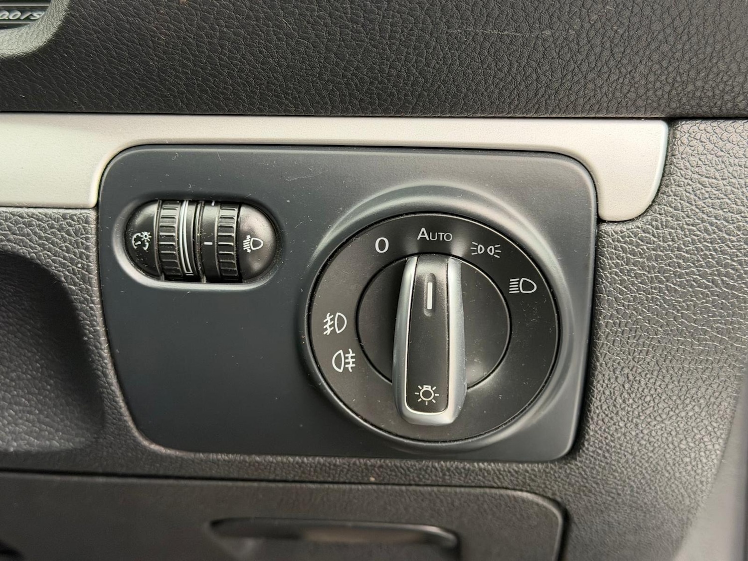 Used Volkswagen Scirocco 2010 for sale - 77331845: Photo 19