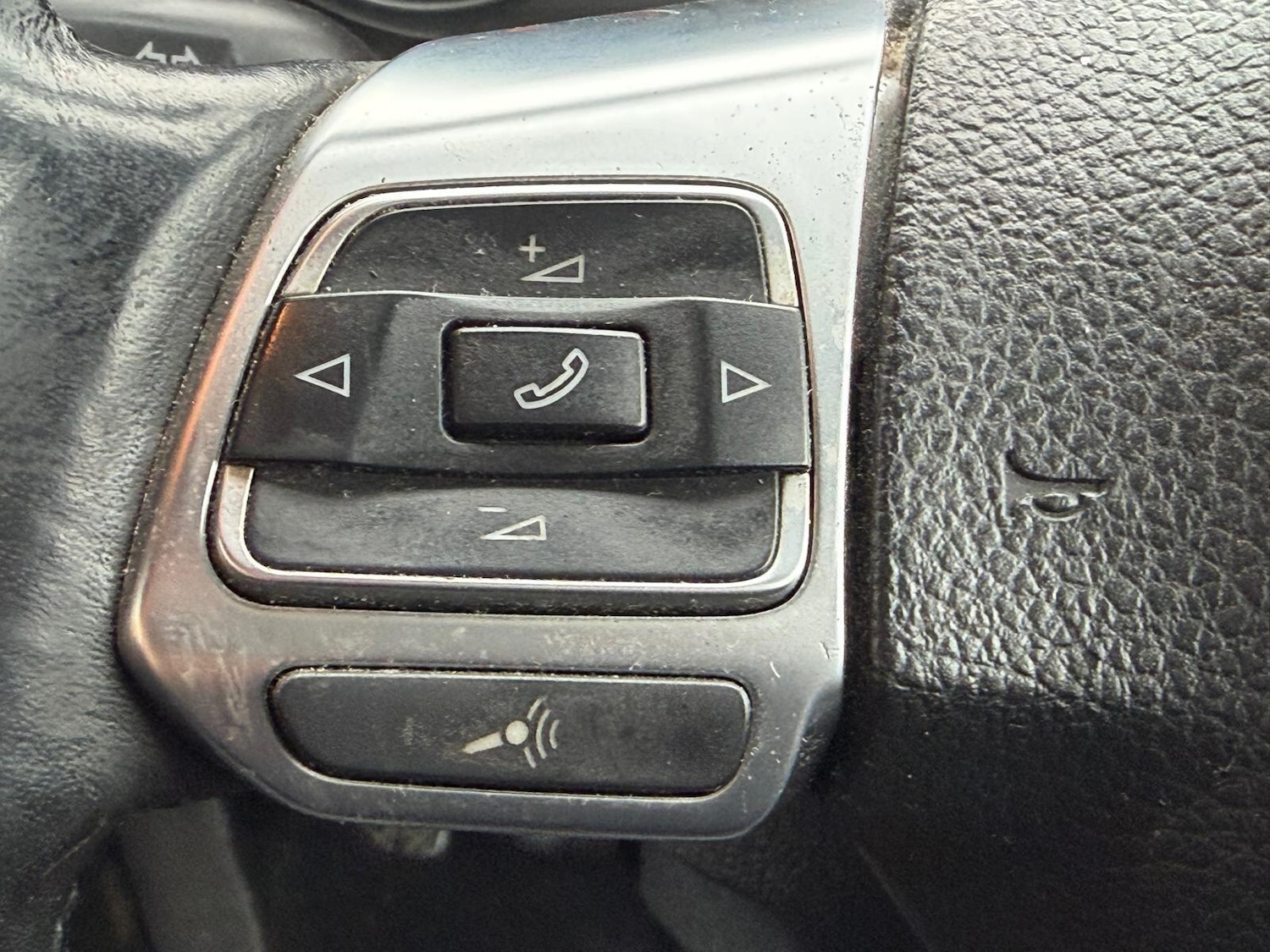 Used Volkswagen Scirocco 2010 for sale - 77331845: Photo 20