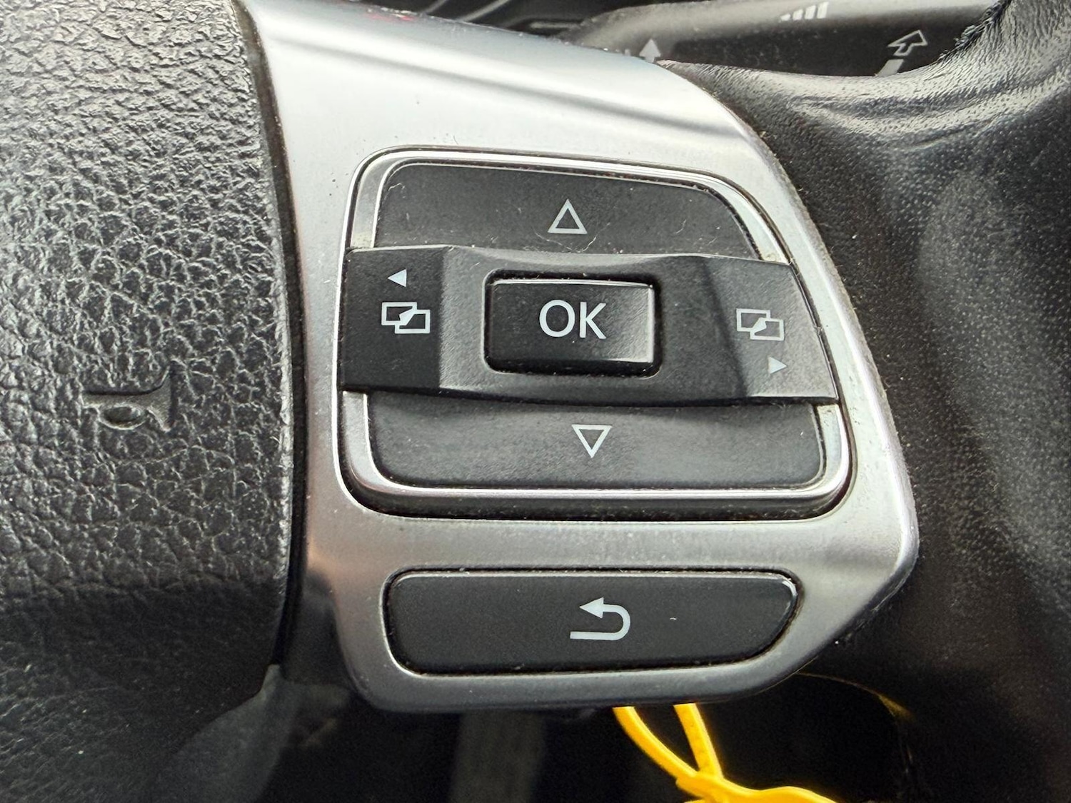 Used Volkswagen Scirocco 2010 for sale - 77331845: Photo 21