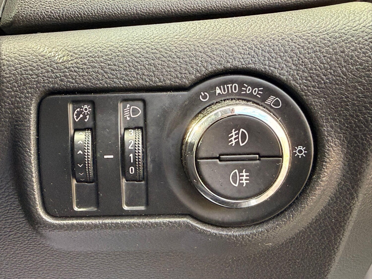 Used Vauxhall Astra 2010 for sale - 77839916: Photo 28