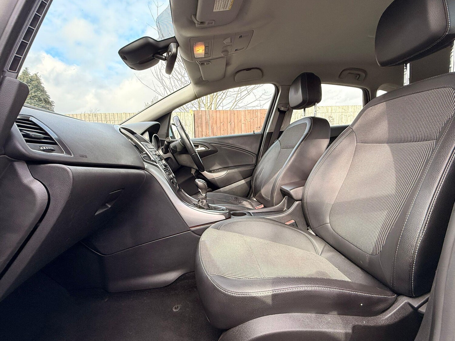 Used Vauxhall Astra 2010 for sale - 77839916: Photo 51