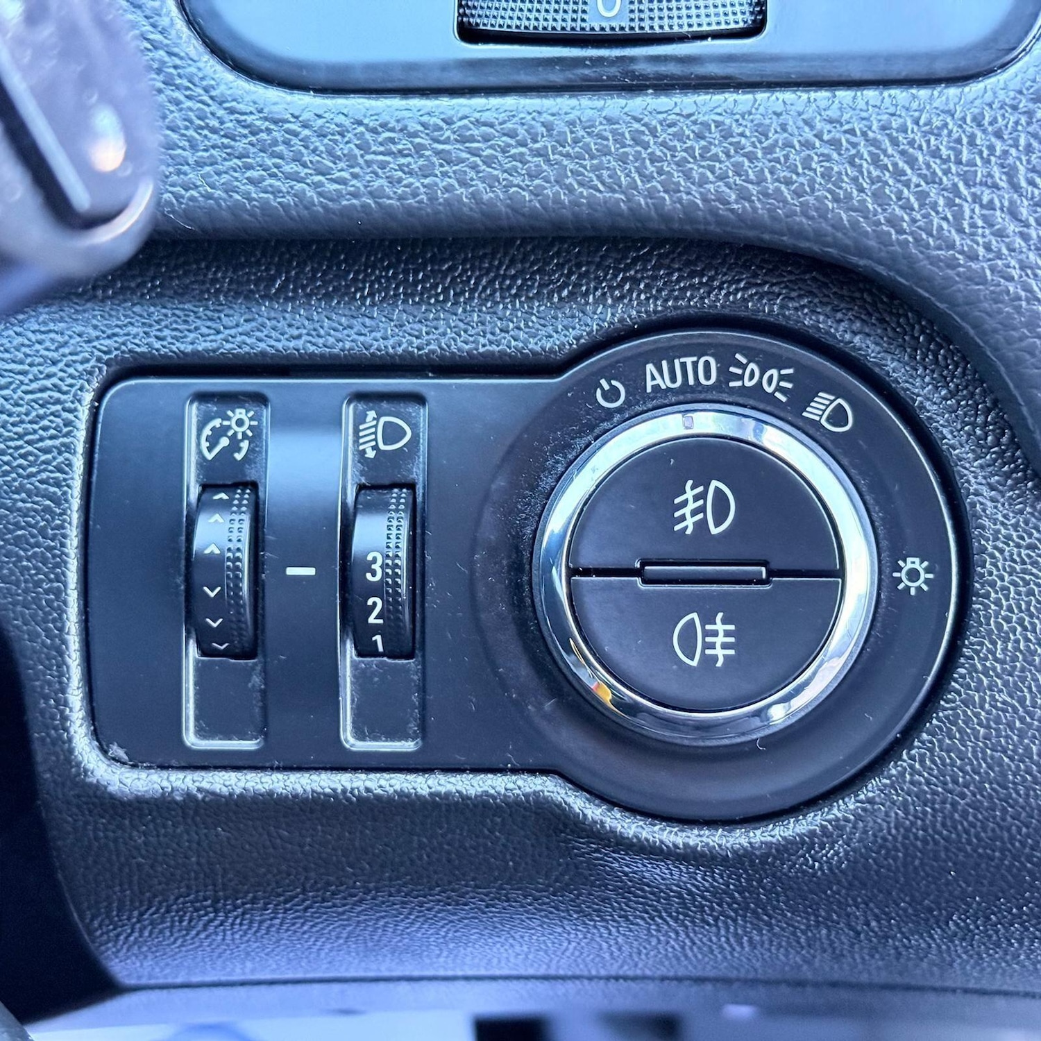 Used Vauxhall Insignia 2015 for sale - 77893007: Photo 29