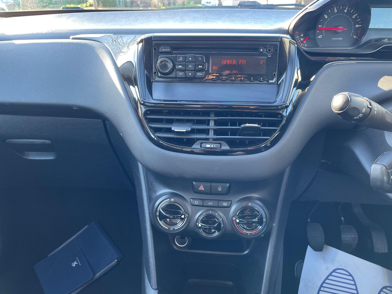 Used Peugeot 208 2014 for sale - 76646000: Photo 12