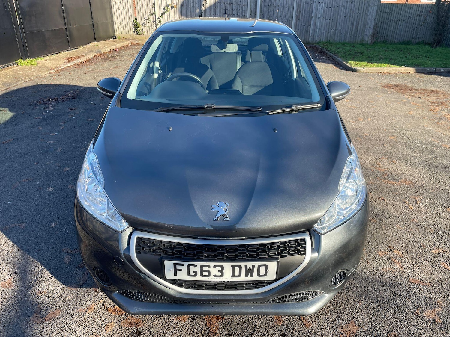 Used Peugeot 208 2014 for sale - 76646000: Photo 2