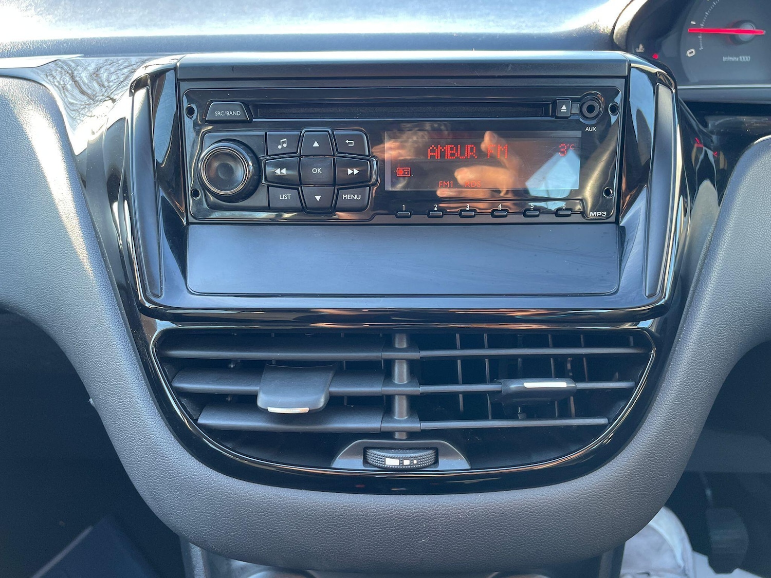 Used Peugeot 208 2014 for sale - 76646000: Photo 9