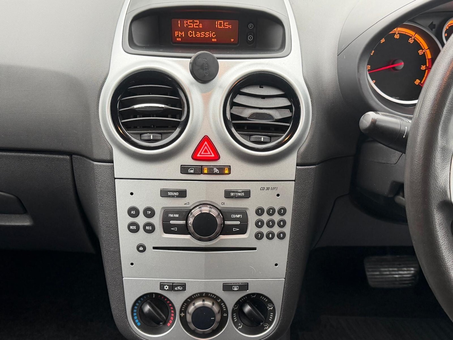 Used Vauxhall Corsa 2009 for sale - 77331232: Photo 10