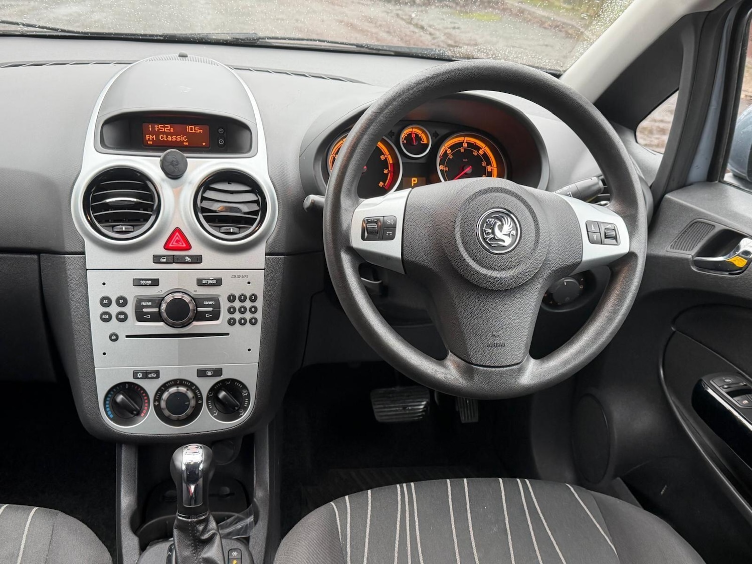 Used Vauxhall Corsa 2009 for sale - 77331232: Photo 8