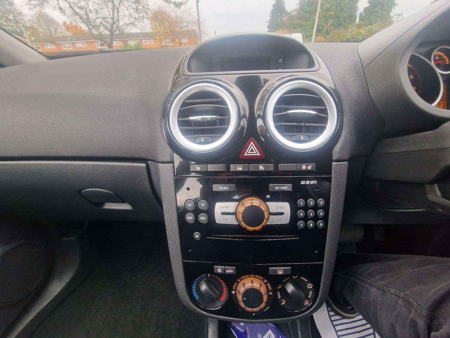 Used Vauxhall Corsa 2010 for sale - 76318223: Photo 28