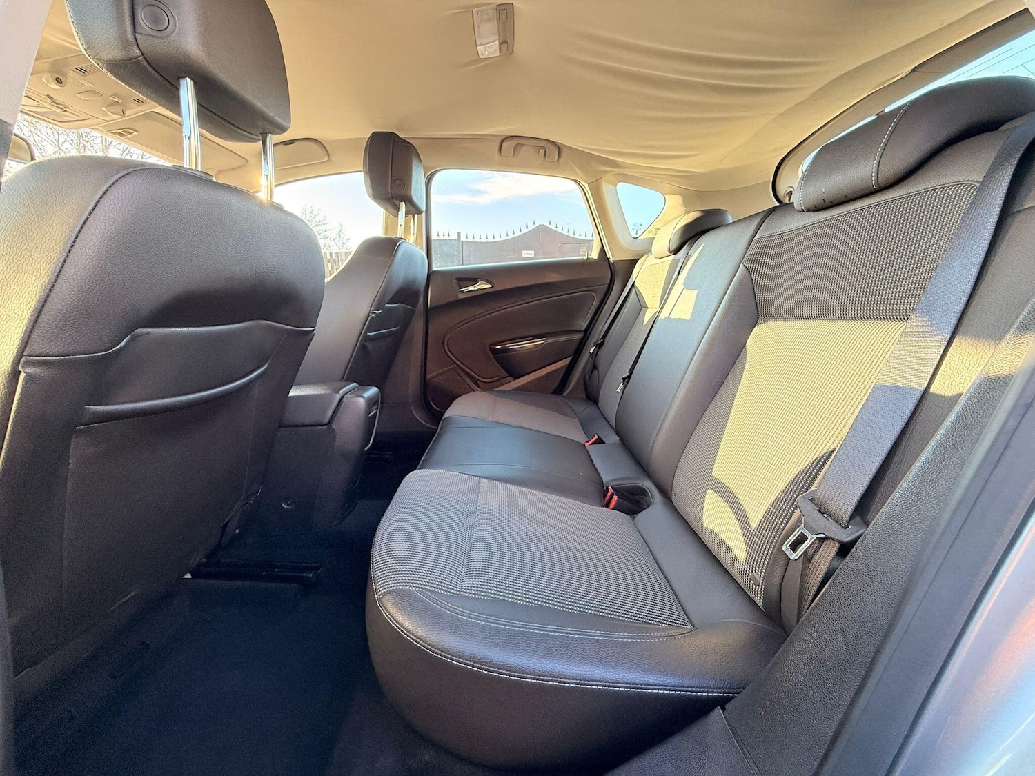 Used Vauxhall Astra 2010 for sale - 78147908: Photo 25