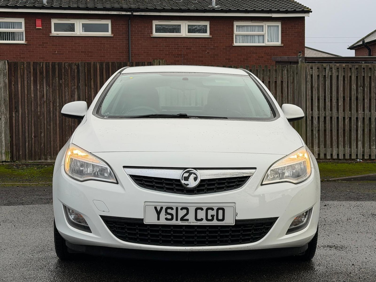 Used Vauxhall Astra 2012 for sale - 77084506: Photo 2
