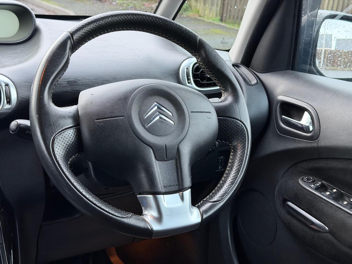 Used Citroen C3 Picasso 2010 for sale - 77478750: Photo 31