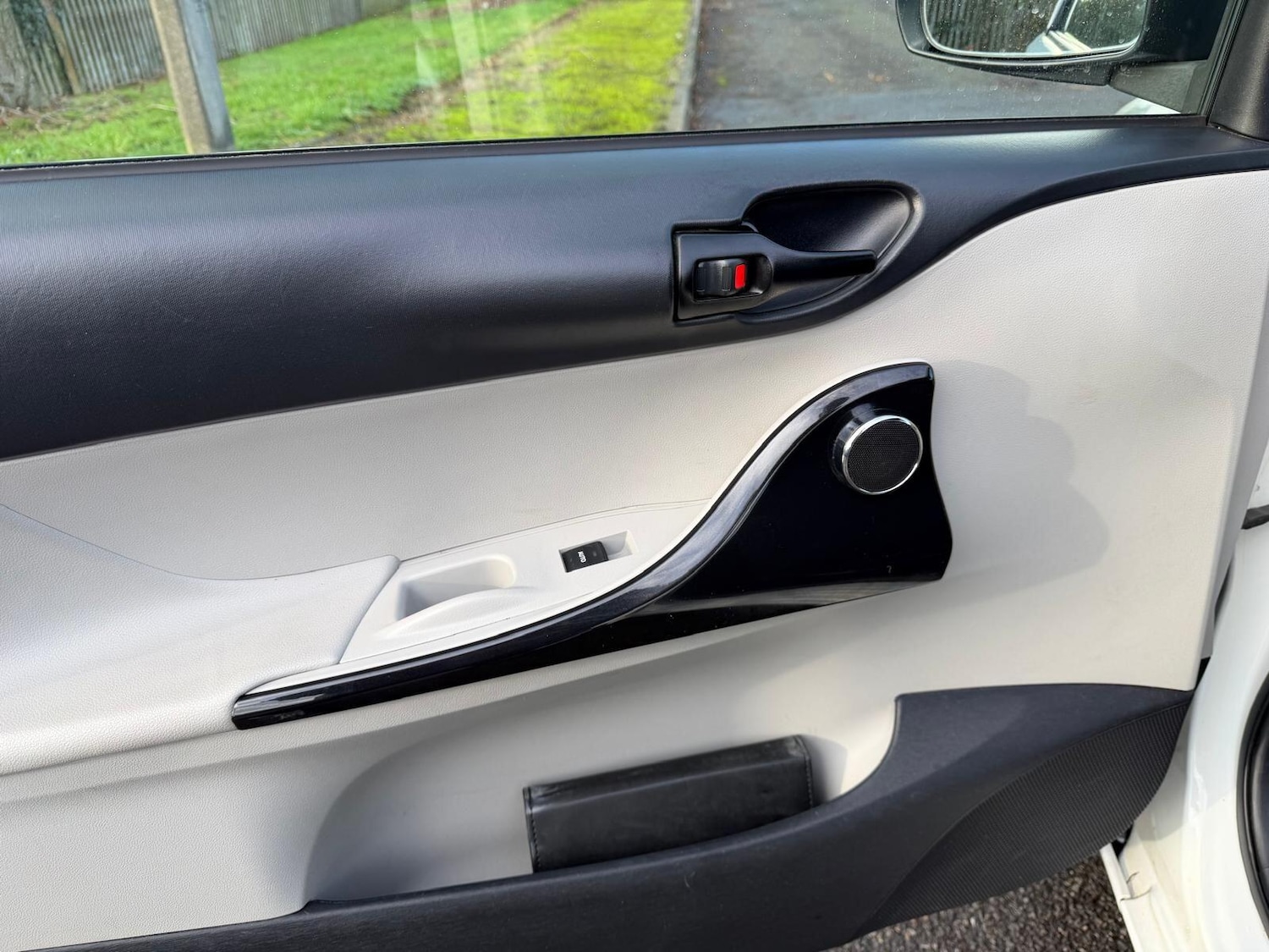 Used Toyota IQ 2011 for sale - 76913770: Photo 25