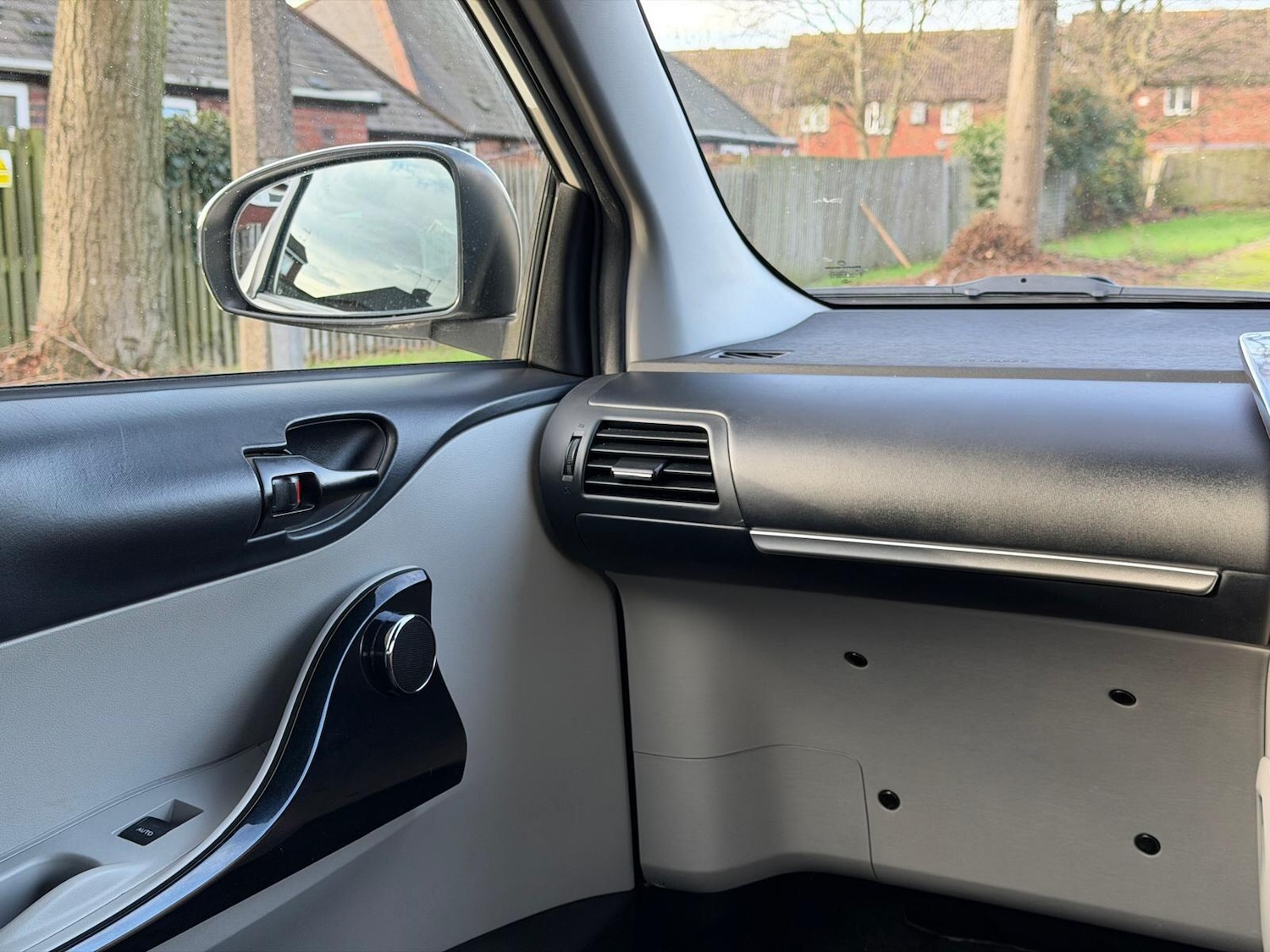 Used Toyota IQ 2011 for sale - 76913770: Photo 38