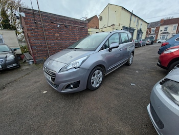 Used Peugeot 5008 2016 for sale - 76549107: Photo