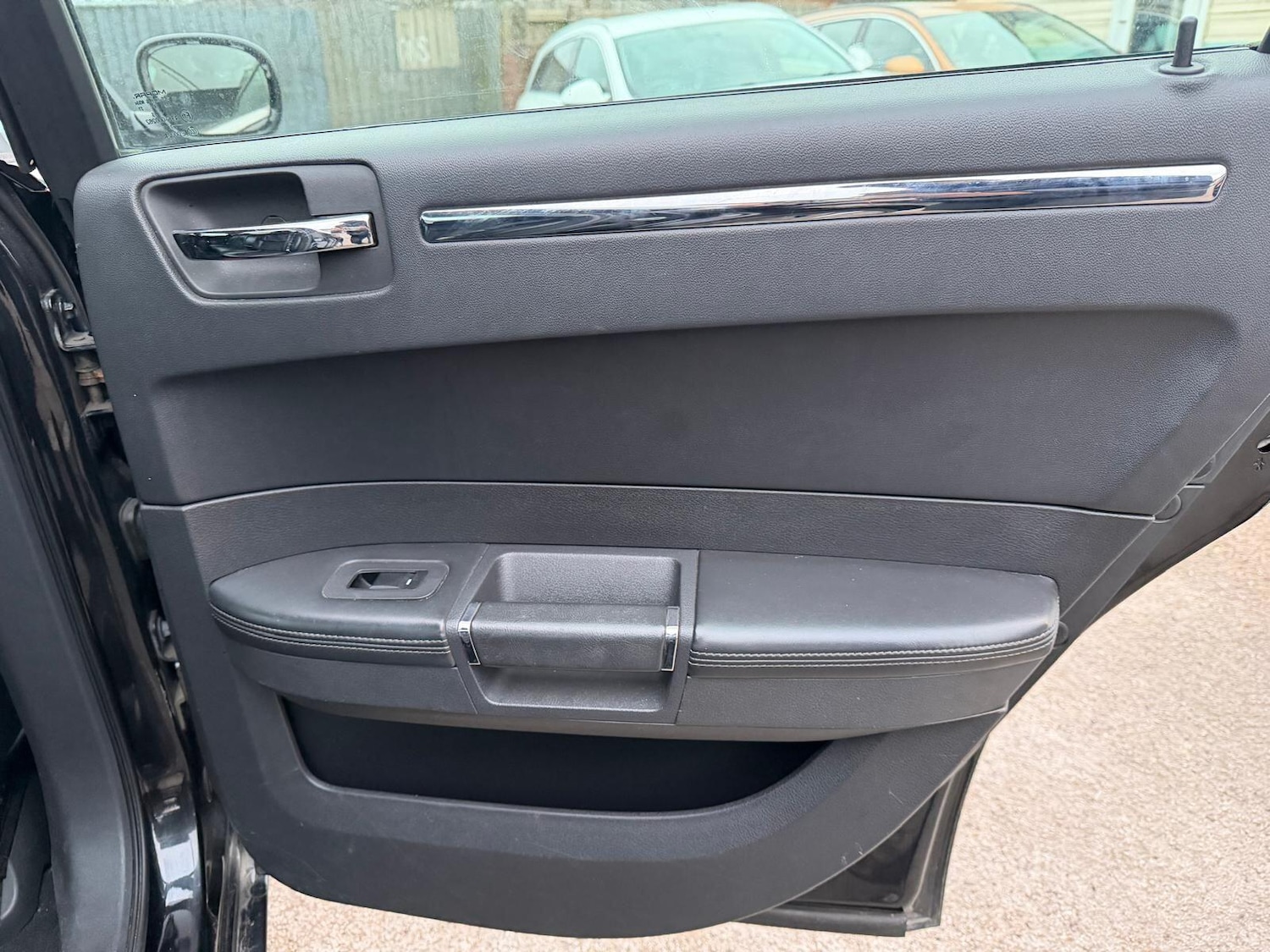 Used Chrysler 300C 2010 for sale - 77737734: Photo 26