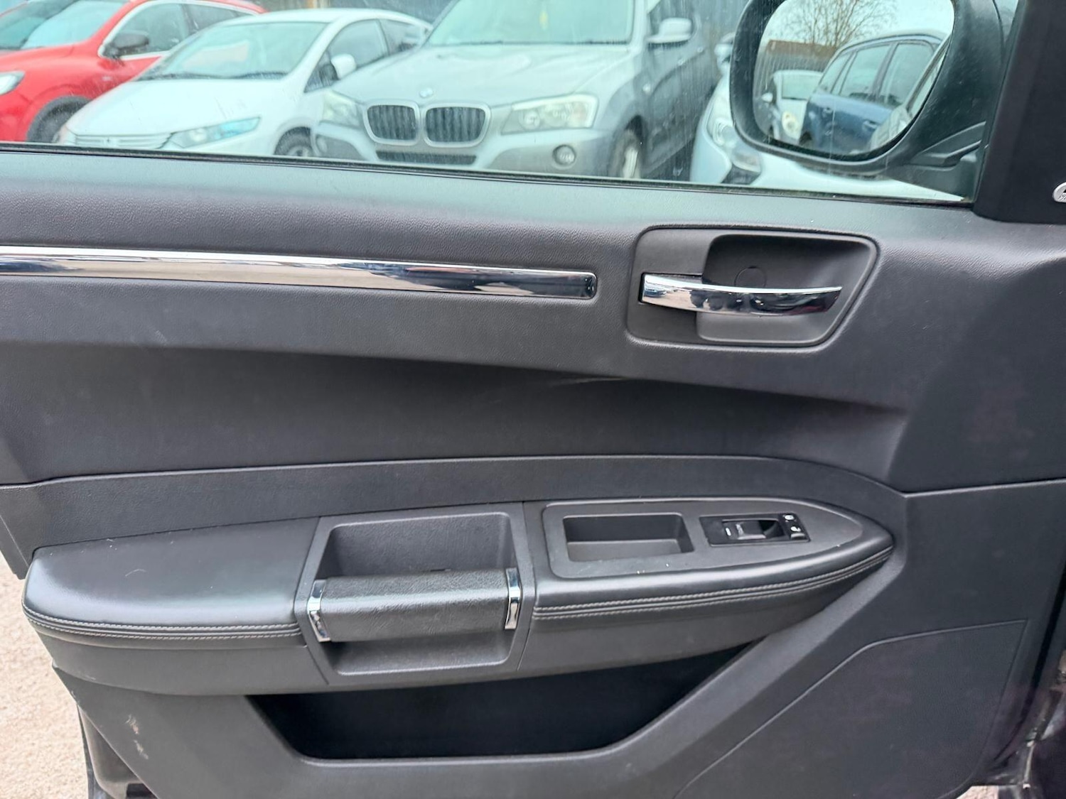 Used Chrysler 300C 2010 for sale - 77737734: Photo 28