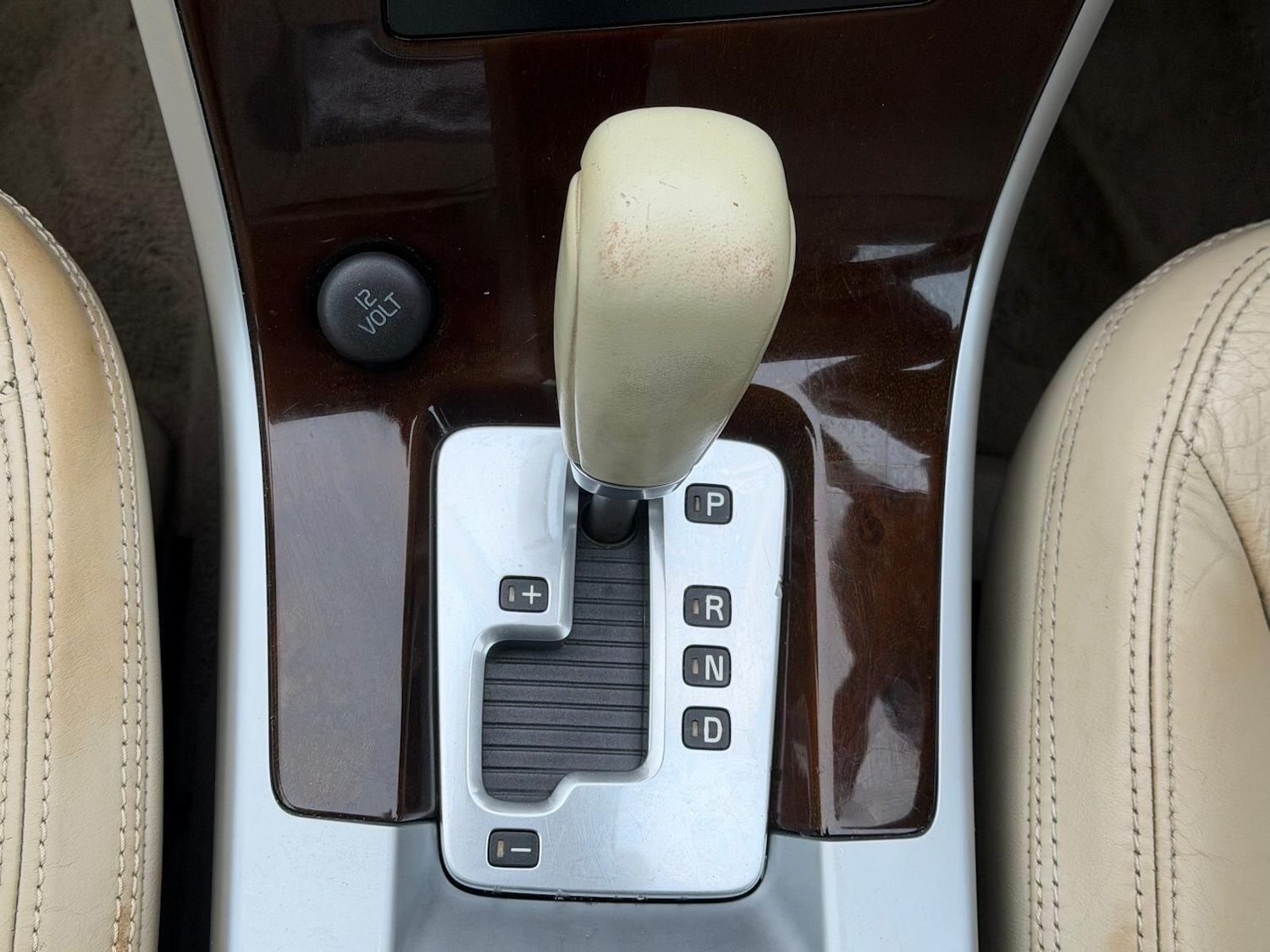 Used Volvo XC60 2010 for sale - 76855951: Photo 10