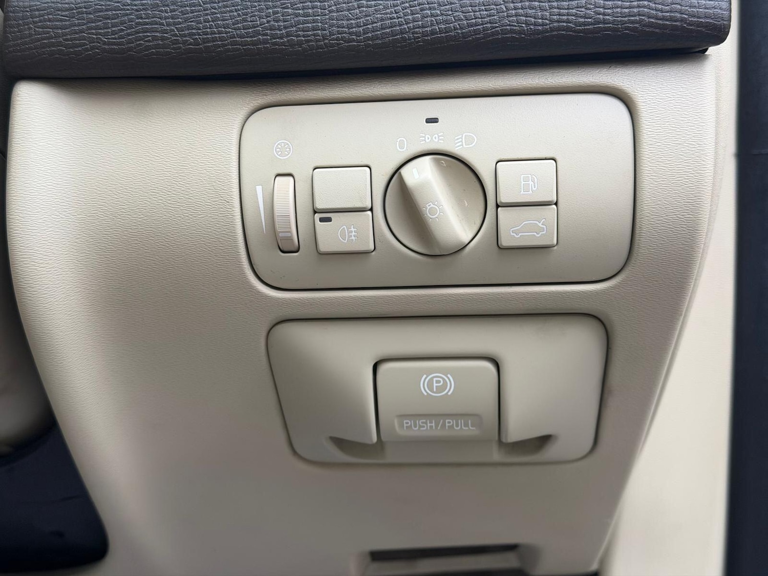 Used Volvo XC60 2010 for sale - 76855951: Photo 20