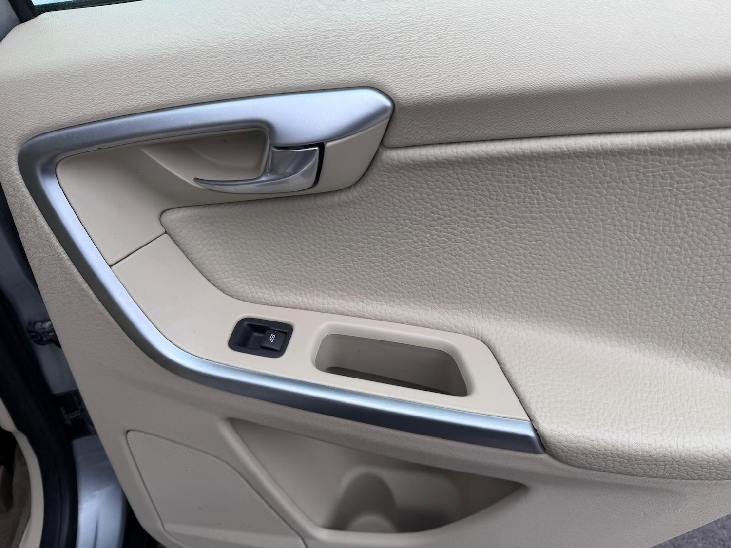 Used Volvo XC60 2010 for sale - 76855951: Photo 21