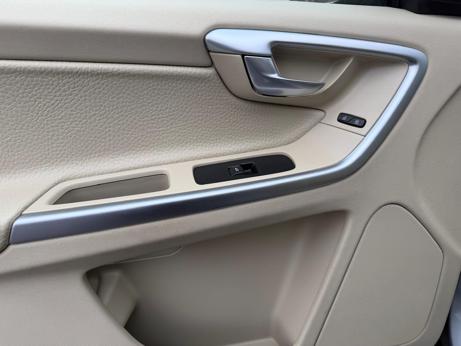 Used Volvo XC60 2010 for sale - 76855951: Photo 22