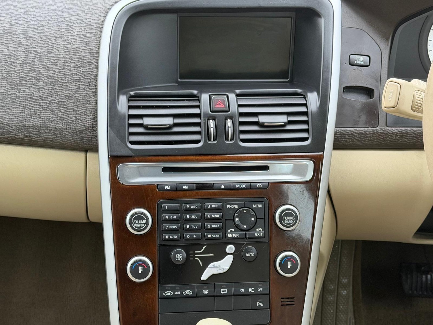 Used Volvo XC60 2010 for sale - 76855951: Photo 28