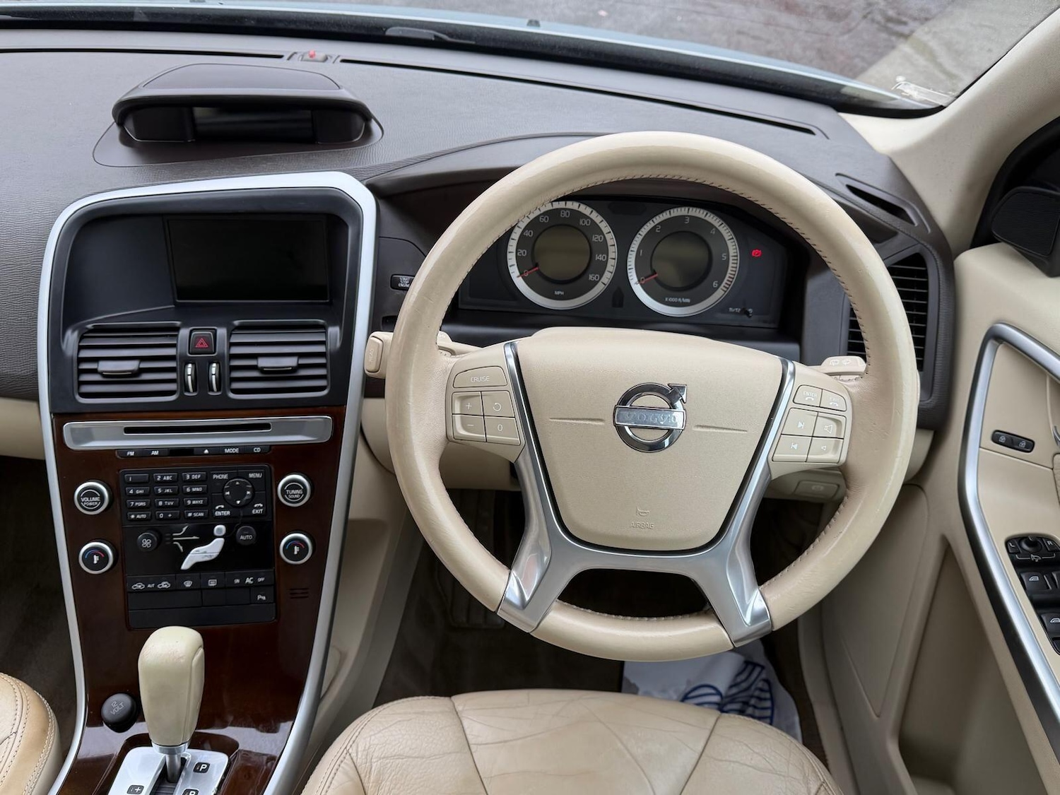 Used Volvo XC60 2010 for sale - 76855951: Photo 31